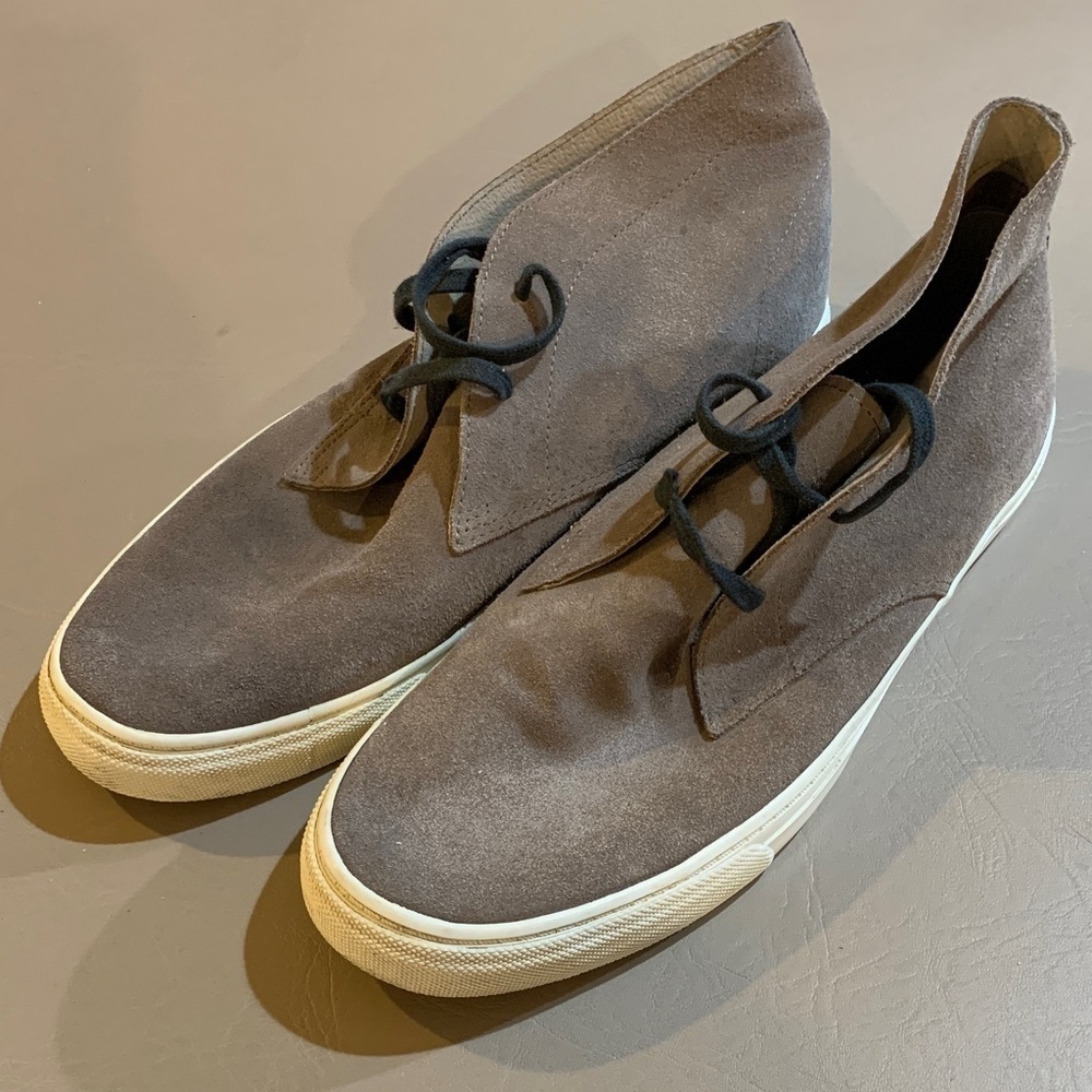 Banana Republic Light Brown Chukka Boots in Suede Leather